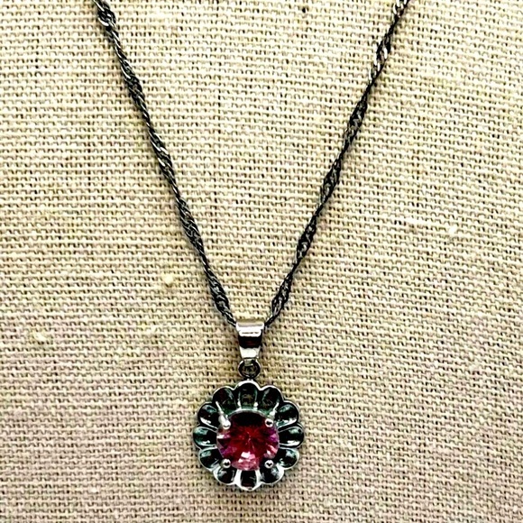 Vintage Sterling Silver Necklace With Faceted Pink Rhinestone Flower Pendant. - Picture 1 of 10
